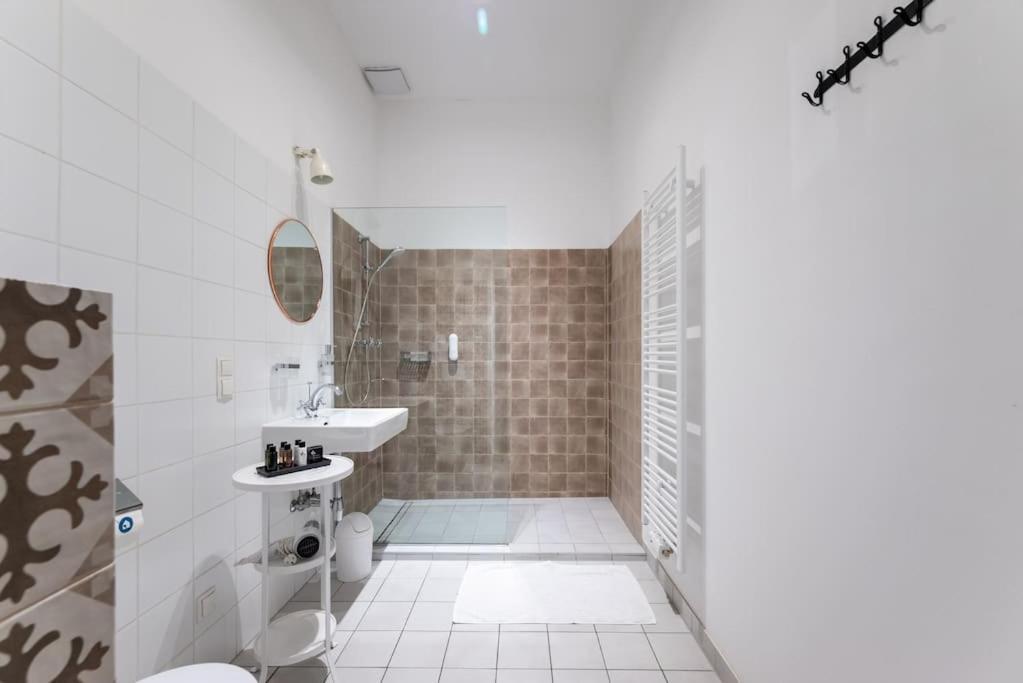 Apartament Sleek 1Br Flat Near Center By Hm Wiedeń Zewnętrze zdjęcie