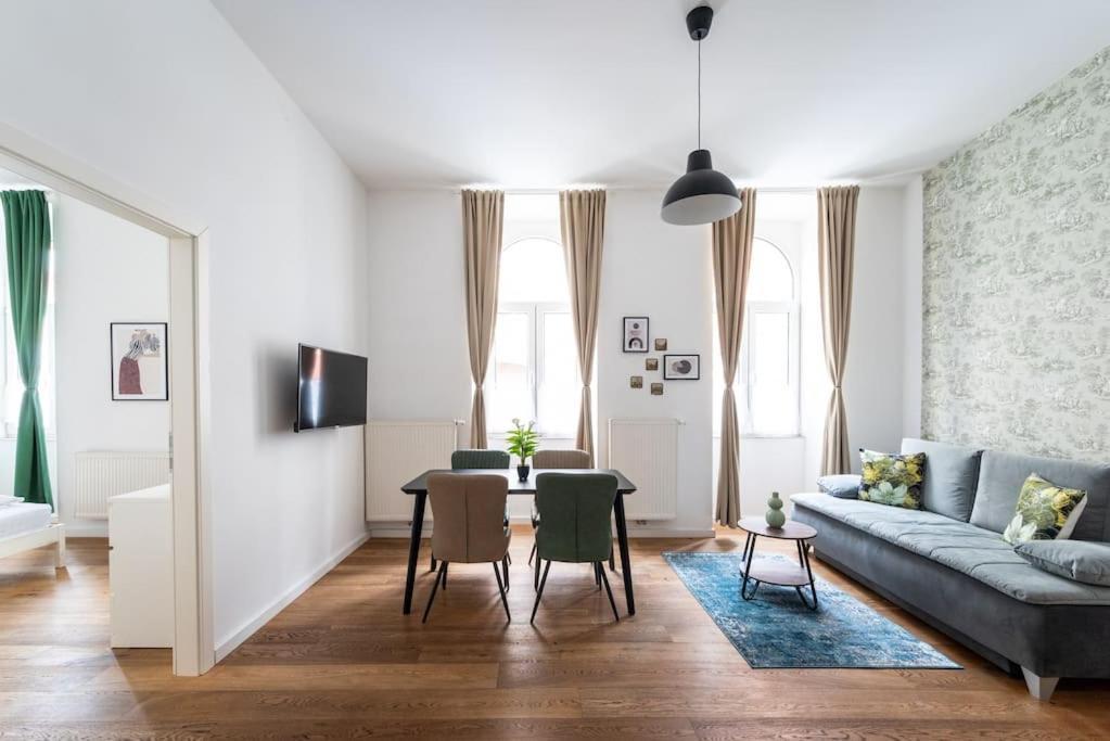 Apartament Sleek 1Br Flat Near Center By Hm Wiedeń Zewnętrze zdjęcie