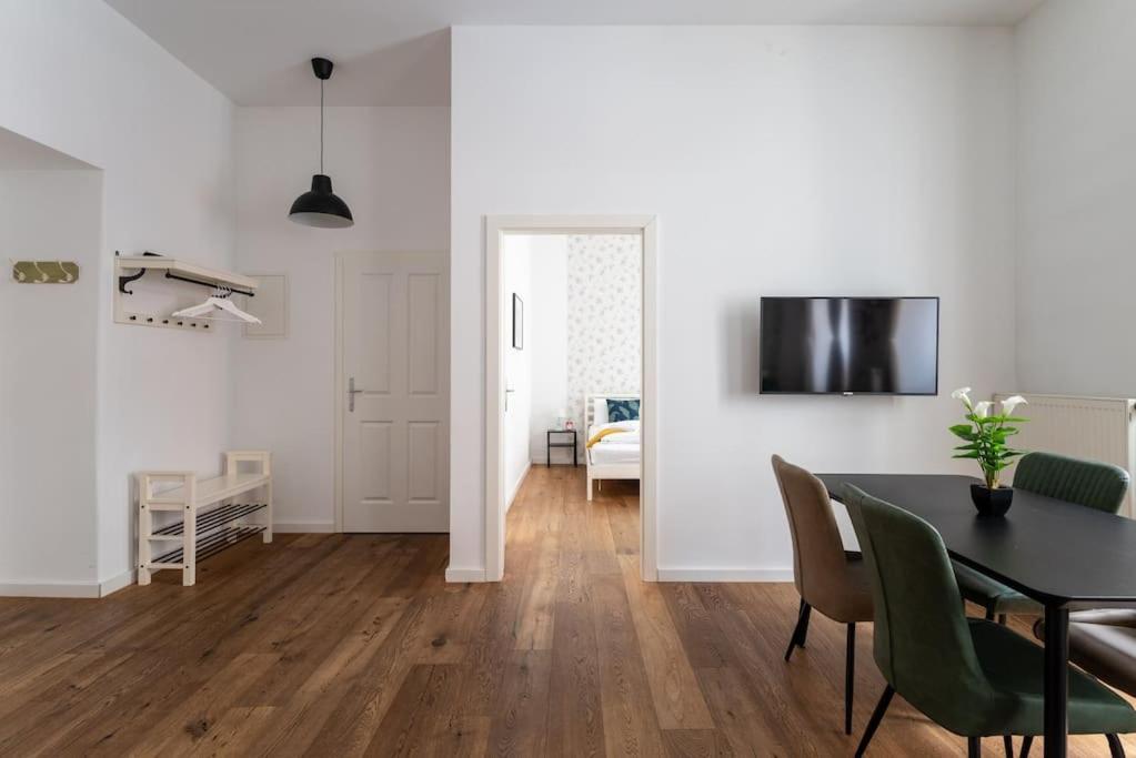Apartament Sleek 1Br Flat Near Center By Hm Wiedeń Zewnętrze zdjęcie